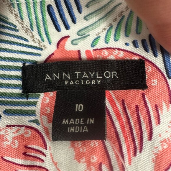 Ann Taylor Factory Floral Cropped Leg Pants Size 10 Cotton/Spandex Blend - Picture 5 of 6